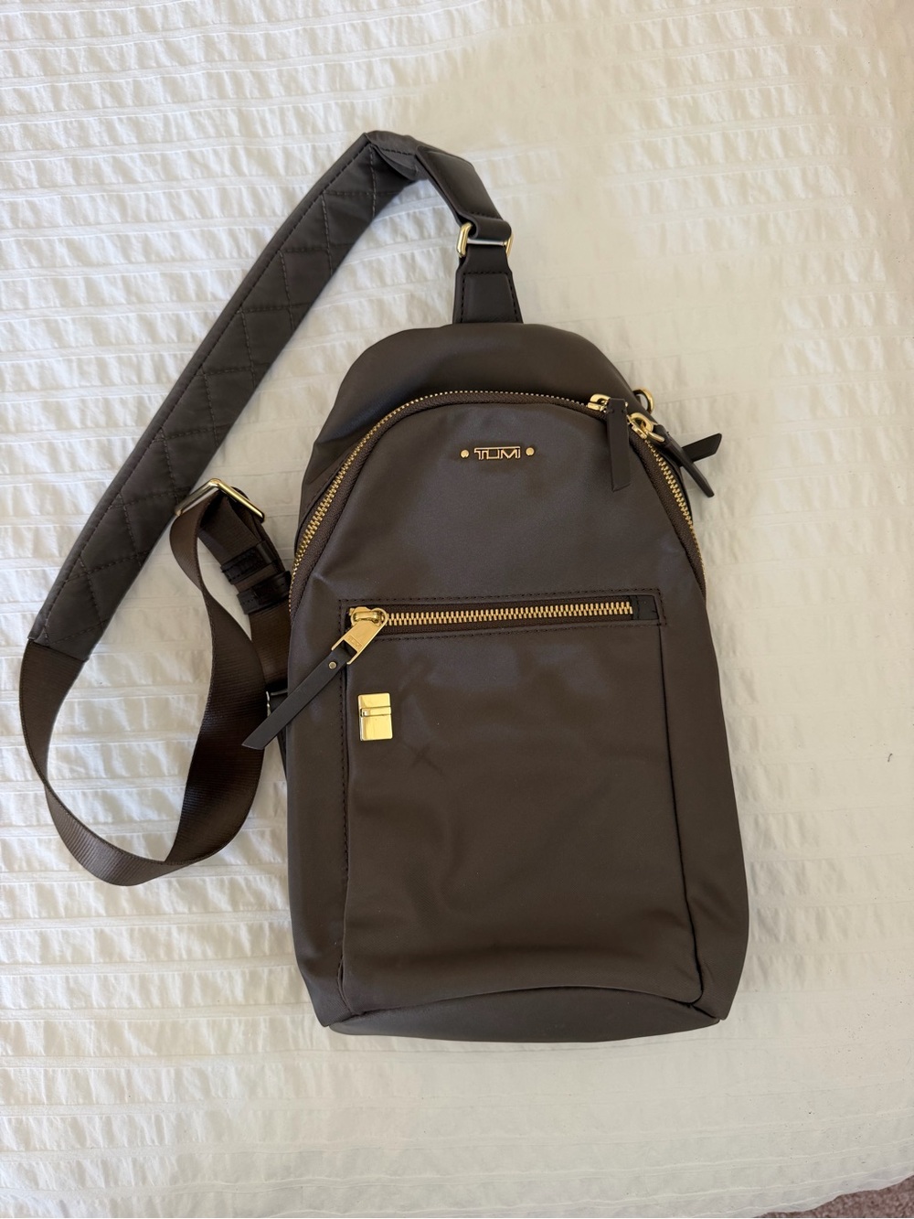 Tumi Voyager Anna Sling Bag. GUC. Brown with Gold Hardware - Picture 6 of 11